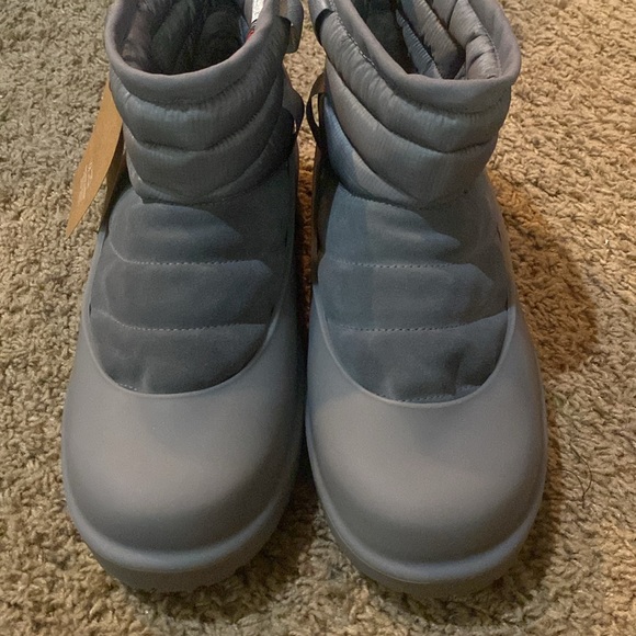 UGG Classic Mini Pull-On Weather Boot - Picture 6 of 9